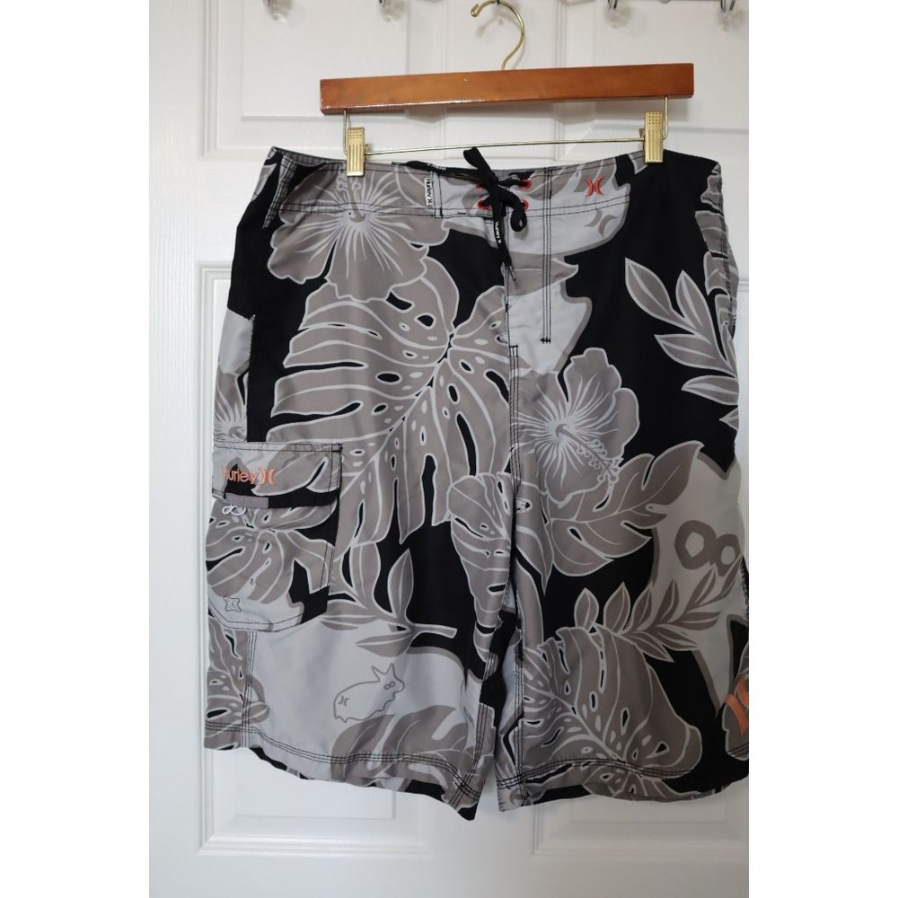 Mens Hurley board shorts size 36